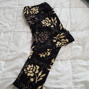 Tall and Curvy Lularoe Leggings